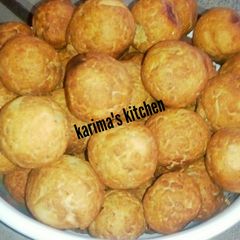 A picture of Coconut milk balls.