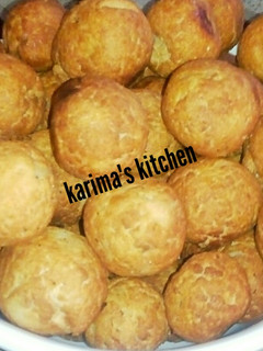 A picture of Coconut milk balls.