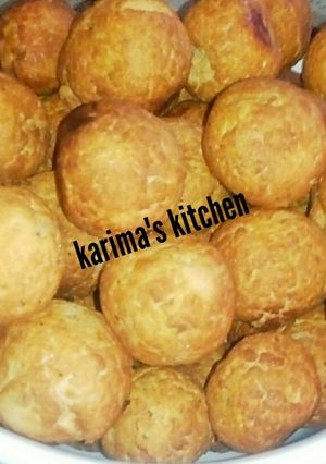 A picture of Coconut milk balls.