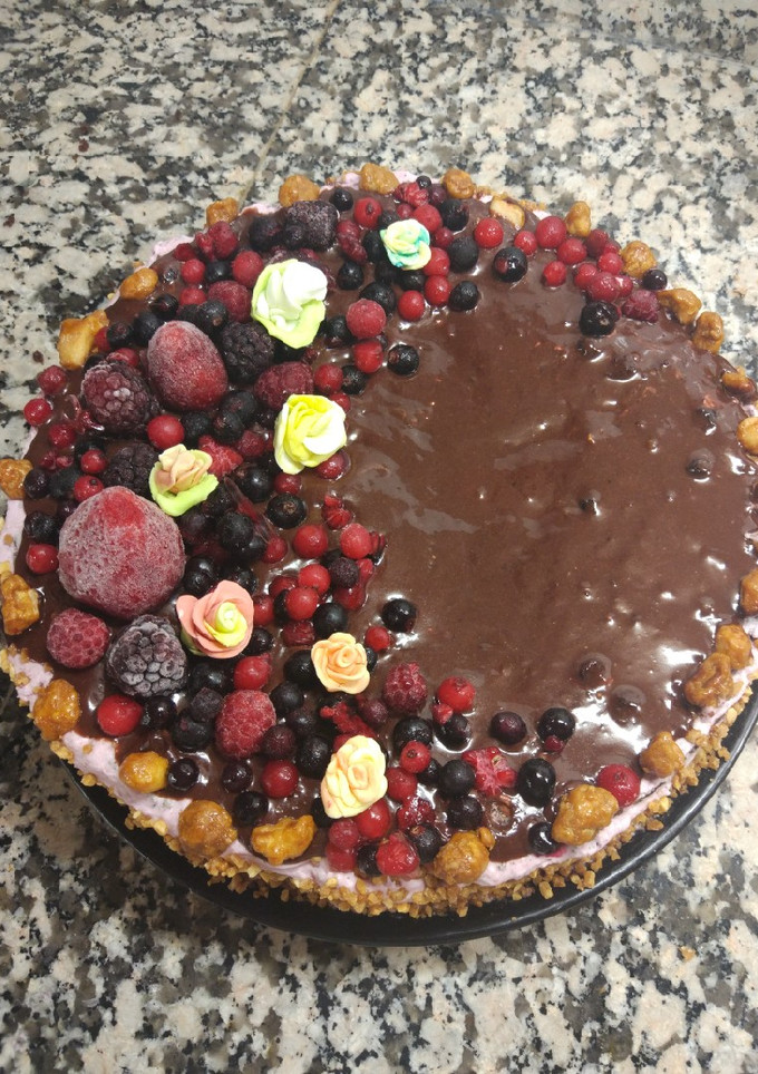 Una foto de Tarta de chocolate y frutos rojos 2