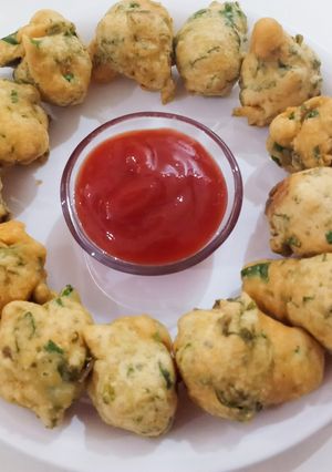 मेथी के पकोड़े(Methi ke pakode recipe Hindi) रेसिपी मुख्य फोटो