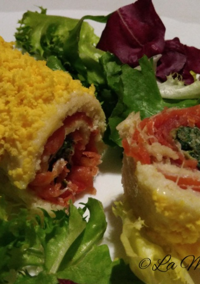 Una foto de Rollitos de pan de molde con jamón serrano y tortilla de espinacas