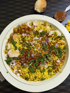 પાઉ રગડો (Pav Ragda Recipe In Gujarati) રેસીપી મુખ્ય ફોટો