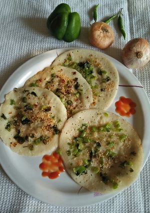 રવા ઓનીયન ઉત્તપમ (Rava Onion Uttapam Recipe In Gujarati) રેસીપી મુખ્ય ફોટો