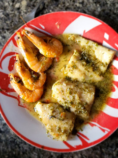 Una foto de Merluza en salsa verde con langostinos