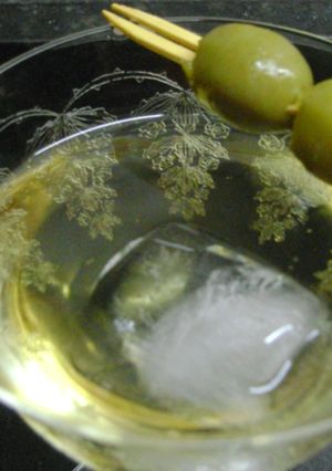Una foto de Martini de la película Encantada
