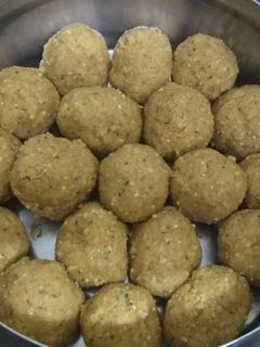 A picture of Besan coconut ladoo.