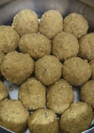 A picture of Besan coconut ladoo.