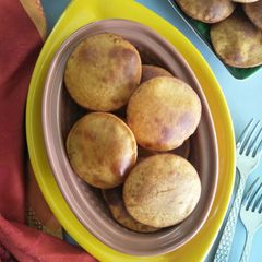 A picture of Bhoplyaache ghaarge (fried pumpkin bread).