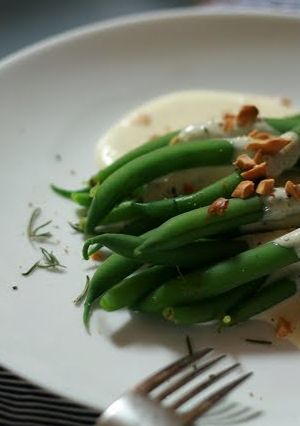 A picture of Green Beans with Creamy Mayonnaise Sauce.