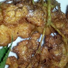 A picture of Sig Elderflower tempura with cream and icecream and/orLittle ap.