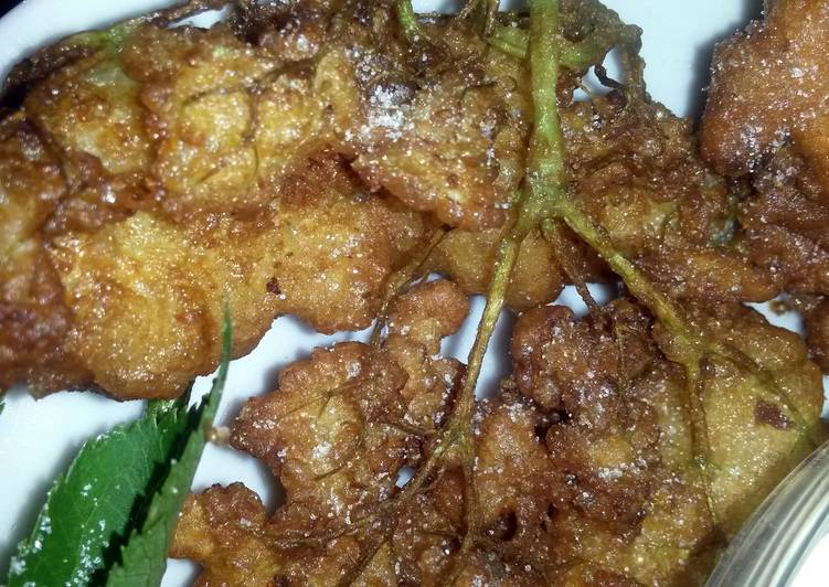 Sig Elderflower tempura with cream and icecream and/or
Little ap