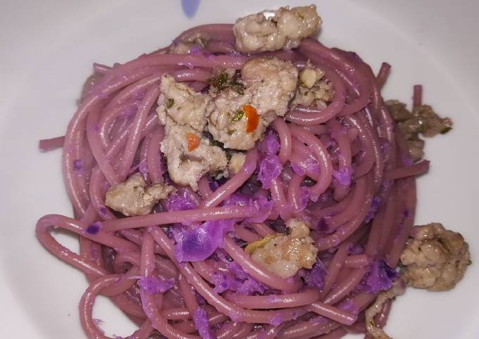 Guida passo passo a Fai  Fatto in casa Purple Haze - Spaghetti ubriachi al cavolo viola e salsiccia