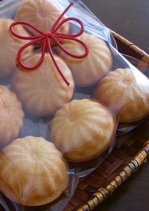 A picture of Yuzu Citrus Scented Financiers.