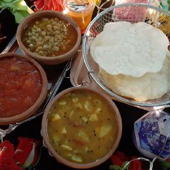 Aloo ki takari, choley ka salan, suji ka halwa and puri A picture of Aloo ki takari, choley ka salan, suji ka halwa and puri.