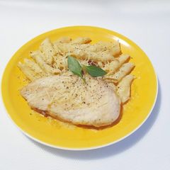 CHEESY & JUICY CHICKEN PENNE PASTA 奶酪和多汁鸡肉通心粉 A picture of CHEESY & JUICY CHICKEN PENNE PASTA 奶酪和多汁鸡肉通心粉.