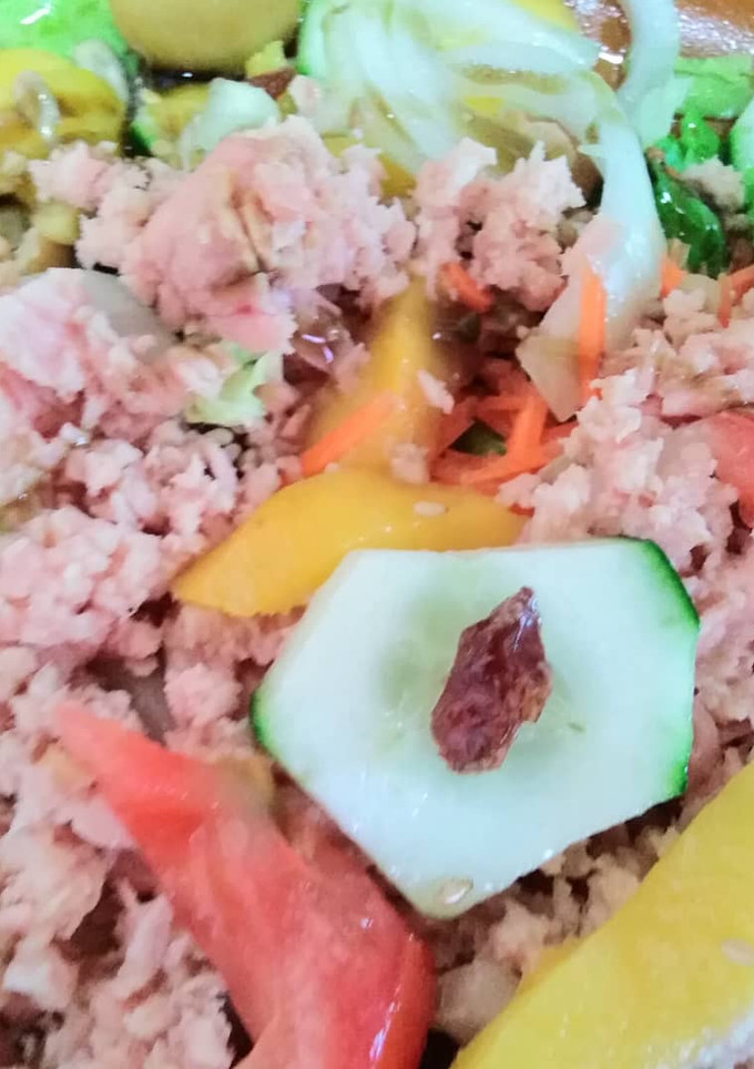Una foto de Ensalada con mango y frutos secos