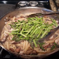 One pot asparagus mushroom pasta A picture of One pot asparagus mushroom pasta.