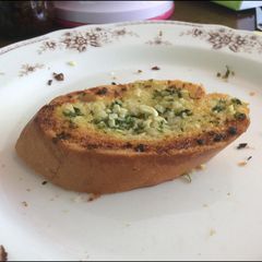 A picture of Garlic Bread.