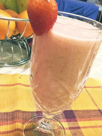 Easy Way Prepare Recipe Strawberry Banana Smoothie (all Natural) that is Really Delicious, Can Spoil the Tongue}