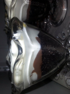 A picture of Oreo chocolate/cream layers.