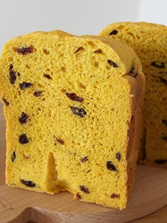A picture of Raisin Bread with 50% Kabocha Squash.