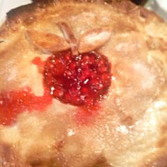 A picture of sunhine 's candy apple pie.