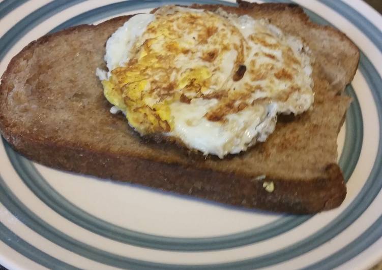 Fried eggs and toast