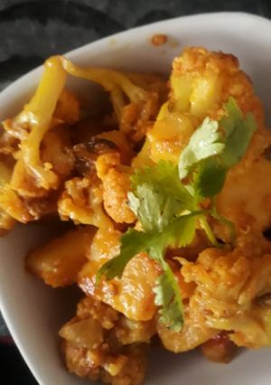 A picture of Aloo gobhi.