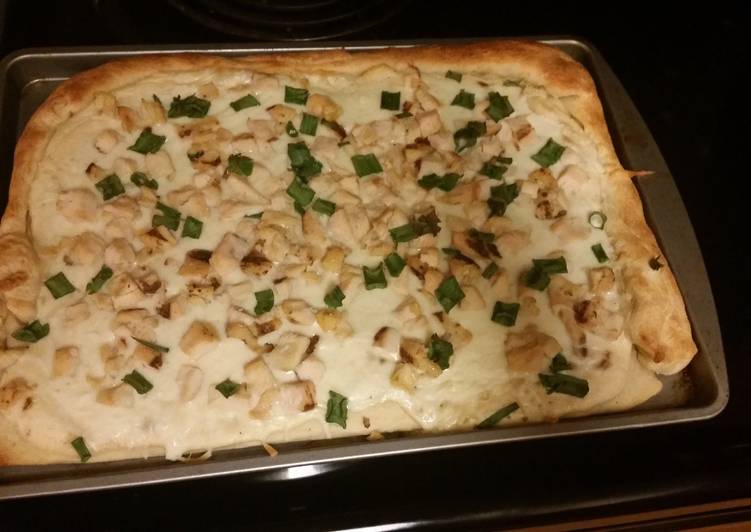 Simple Way to Make Quick Roasted Garlic Alfredo Pizza