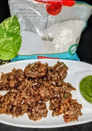 कुट्टू आलू के लच्छेदार पकौड़े (व्रत स्पेशल) रेसिपी मुख्य फोटो