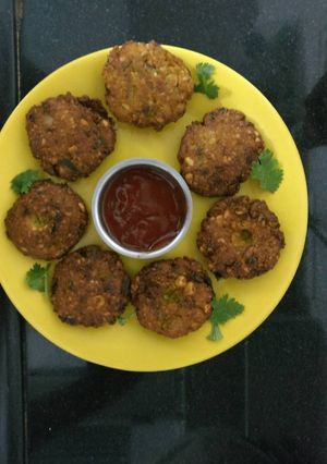 A picture of Chana dal vada.