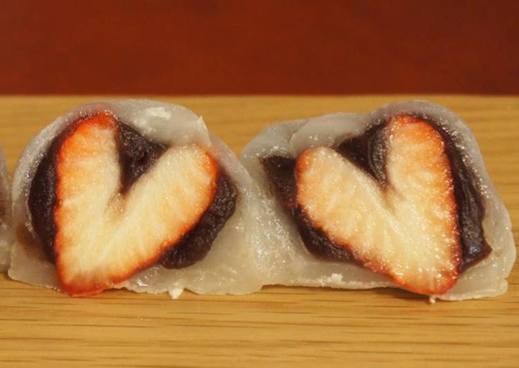 How to Prepare Yummy Simple Heart-Shaped Strawberry Daifuku
