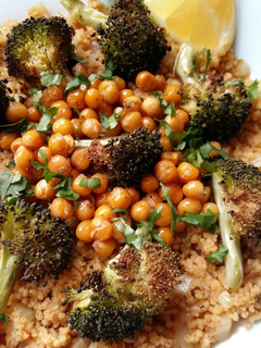 A picture of Vickys Spiced Quinoa Roasted Chickpeas & Broccoli GF DF EF SF NF.