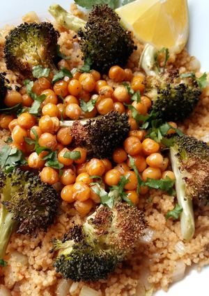 A picture of Vickys Spiced Quinoa Roasted Chickpeas & Broccoli GF DF EF SF NF.