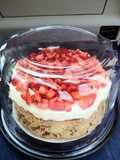 strawberry mostachon (mexican meringue pie)