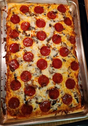 A picture of EASY Mushroom and Pepperoni PIZZA 🍕 😋.