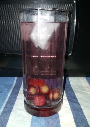 A picture of Frozen seedless grapes for water.