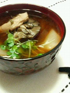 A picture of Turnip and Maitake Miso Soup.