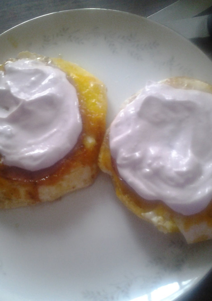 A picture of Fancy and simple eggs in a basket.
