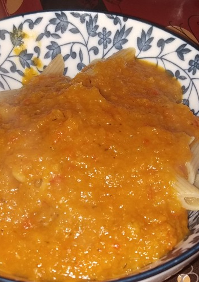 Una foto de Pasta integral con salsa de verdura