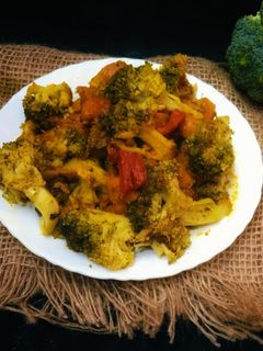 ब्रोकोली की सब्जी (Broccoli ki sabzi recipe in hindi) रेसिपी मुख्य फोटो