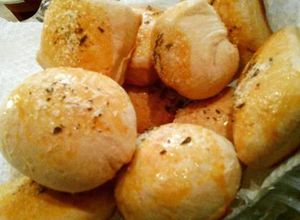 Una foto de Pancitos de queso fáciles