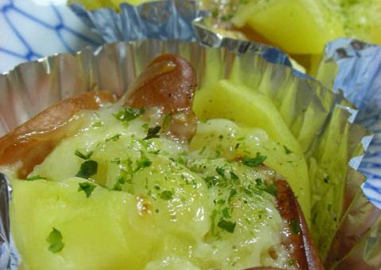 Recipe of Sausage and Potato Baked with Cheese and Mayonnaise For Your Bento in 10 Minutes for Mom