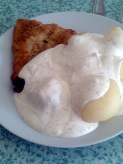 A picture of cold lemon and dill sauce.
