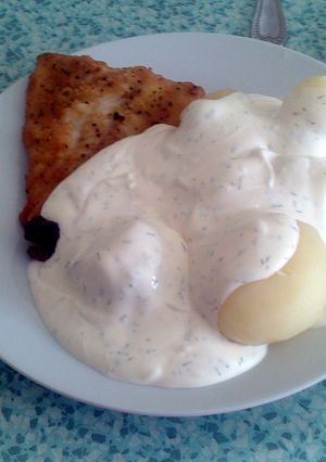 A picture of cold lemon and dill sauce.