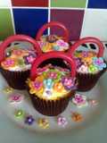 Vickys Easter Baskets / Mothers Day Cupcakes (A Decorating Idea)