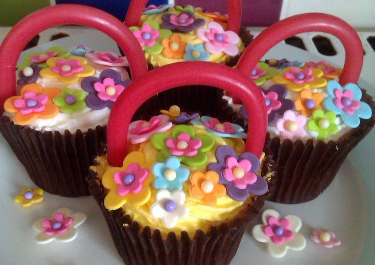 Step-by-Step Guide to Make Quick Vickys Easter Baskets / Mothers Day Cupcakes (A Decorating Idea)