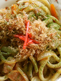 A picture of Easy Stir-Fried Udon with Noodle Sauce.