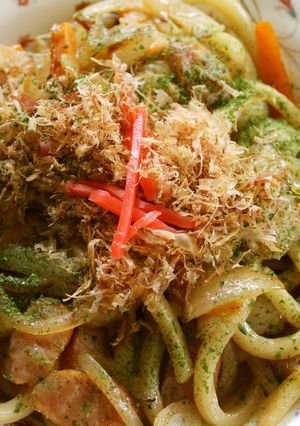 A picture of Easy Stir-Fried Udon with Mentsuyu Sauce.